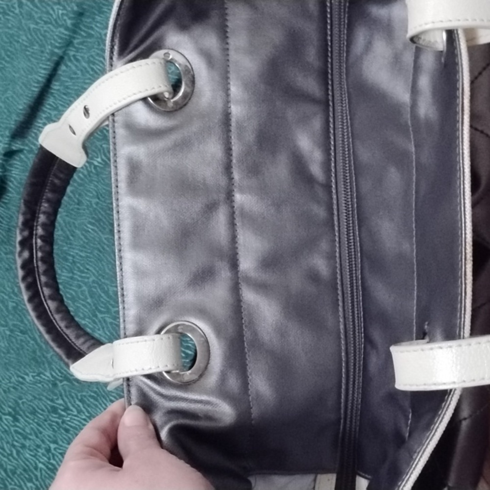 Chanel Vintage Tote - Picture 15 of 15